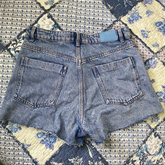 Zara High Rise Denim Shorts - Picture 2 of 6